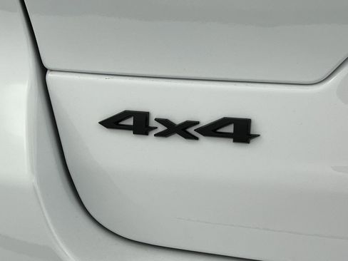 New 2025 Jeep Grand Cherokee Altitude image 11