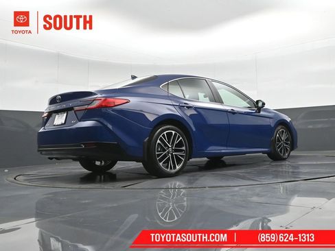 Used 2025 Toyota Camry XLE image 37