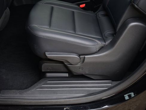 Used 2024 GMC Acadia Elevation image 23