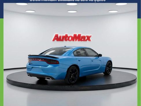 Used 2018 Dodge Charger SXT w/ Blacktop Package RWD image 5