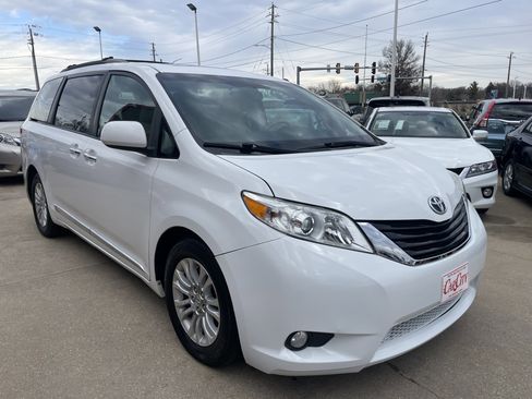 Used 2011 Toyota Sienna Limited image 6