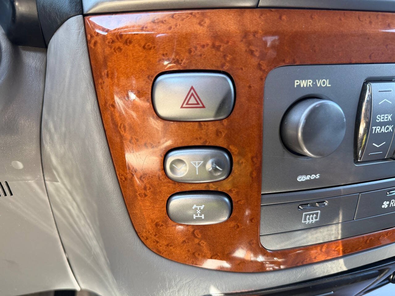 Used 2004 Lexus LX 470 4WD image 90