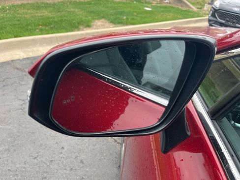 Used 2024 Toyota Venza XLE image 15