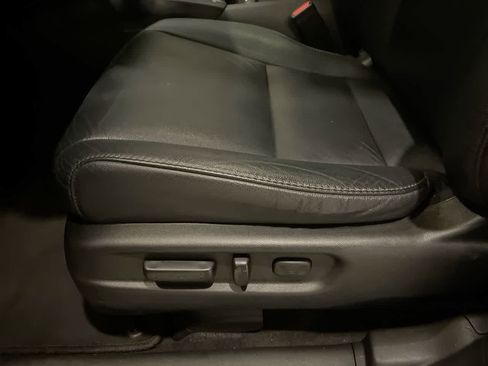 Used 2021 Honda Pilot Touring image 12