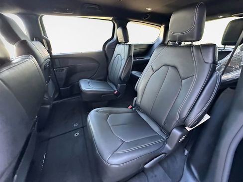 New 2026 Chrysler Pacifica Select FWD image 22