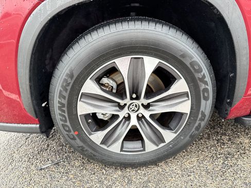 Used 2022 Toyota Highlander XLE image 19