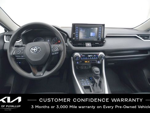 Used 2021 Toyota RAV4 XLE image 17