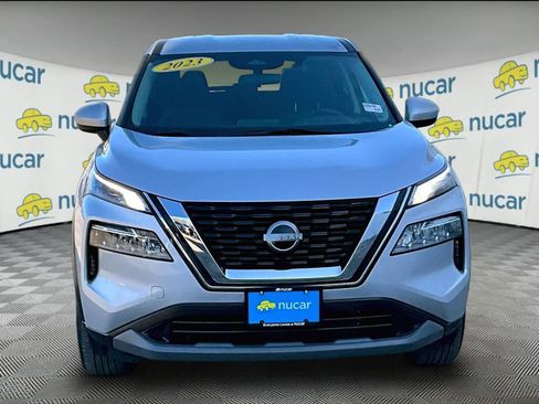Used 2023 Nissan Rogue SV image 2