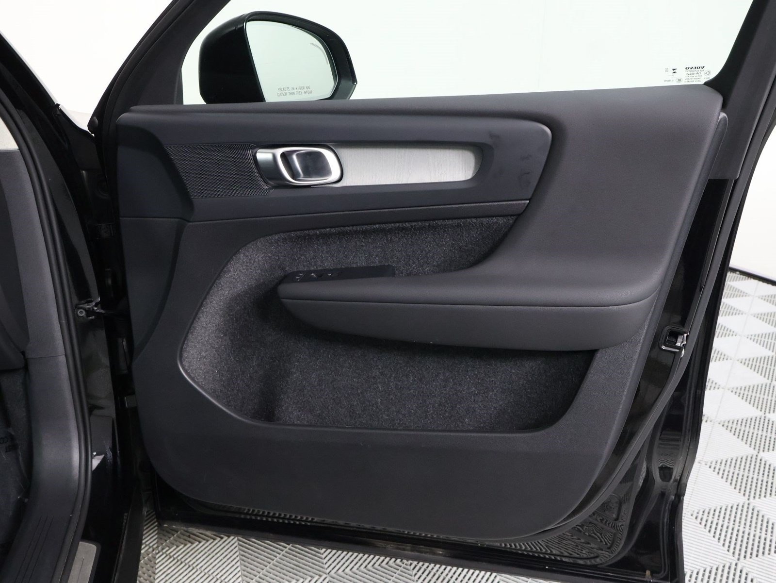 Certified 2026 Volvo XC40 B5 Plus AWD/4WD image 21