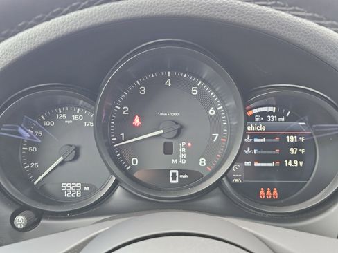 Certified 2025 Porsche Macan image 16