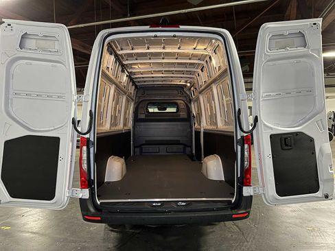 Used 2024 Mercedes-Benz Sprinter 2500 image 16