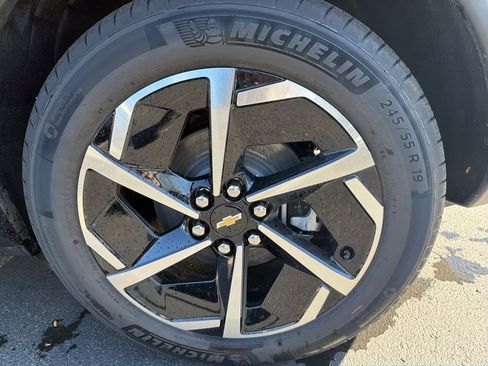 New 2026 Chevrolet Equinox EV LT image 32