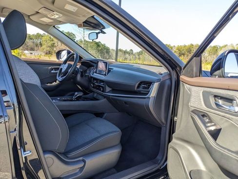 Used 2023 Nissan Rogue SV image 35