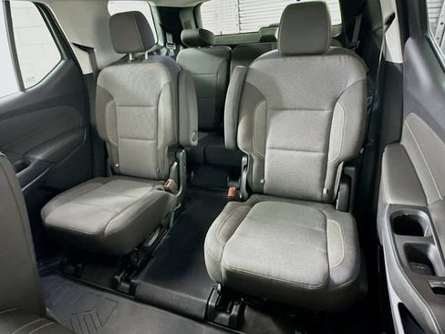Used 2020 Chevrolet Traverse LT FWD image 11