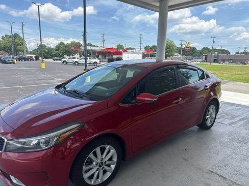 Used 2017 Kia Forte S w/ S Technology Package FWD image 6