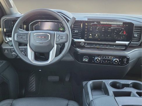 Used 2024 GMC Sierra 1500 SLT image 10