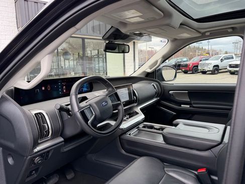 Used 2025 Ford Expedition Max Platinum image 22