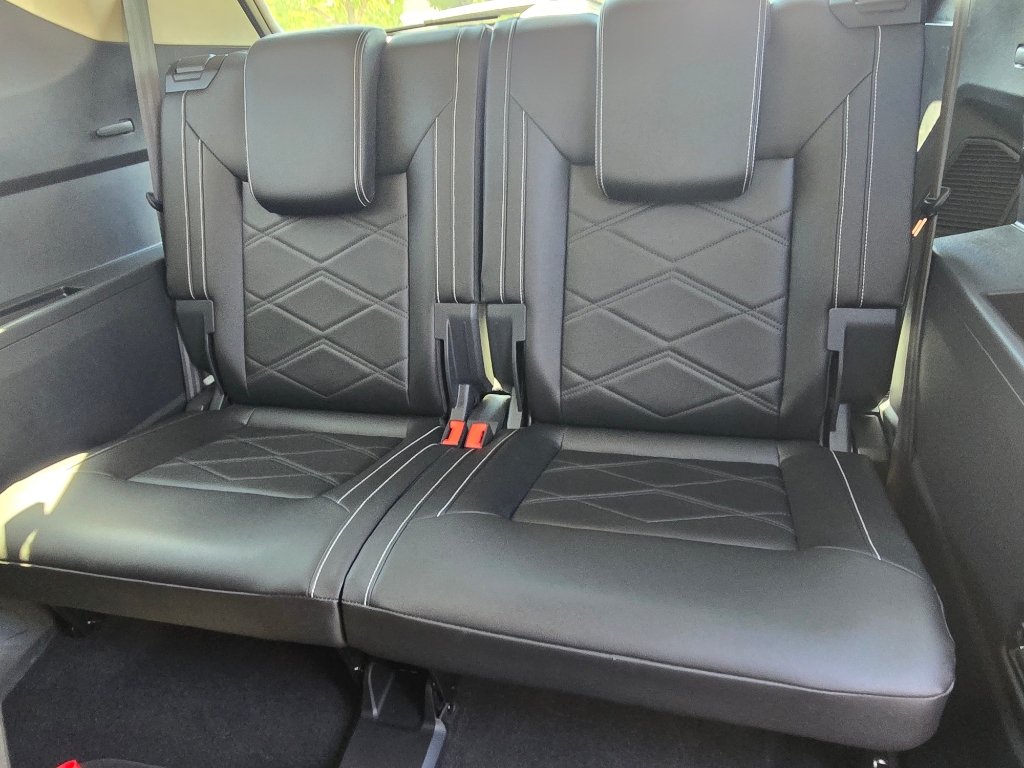 Used 2025 Volkswagen Atlas SE AWD/4WD image 17