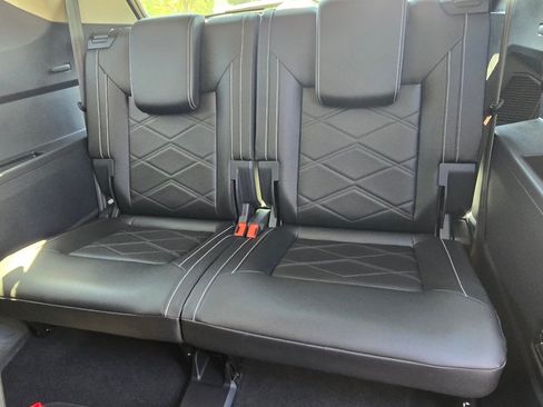 Used 2025 Volkswagen Atlas SE AWD/4WD image 17