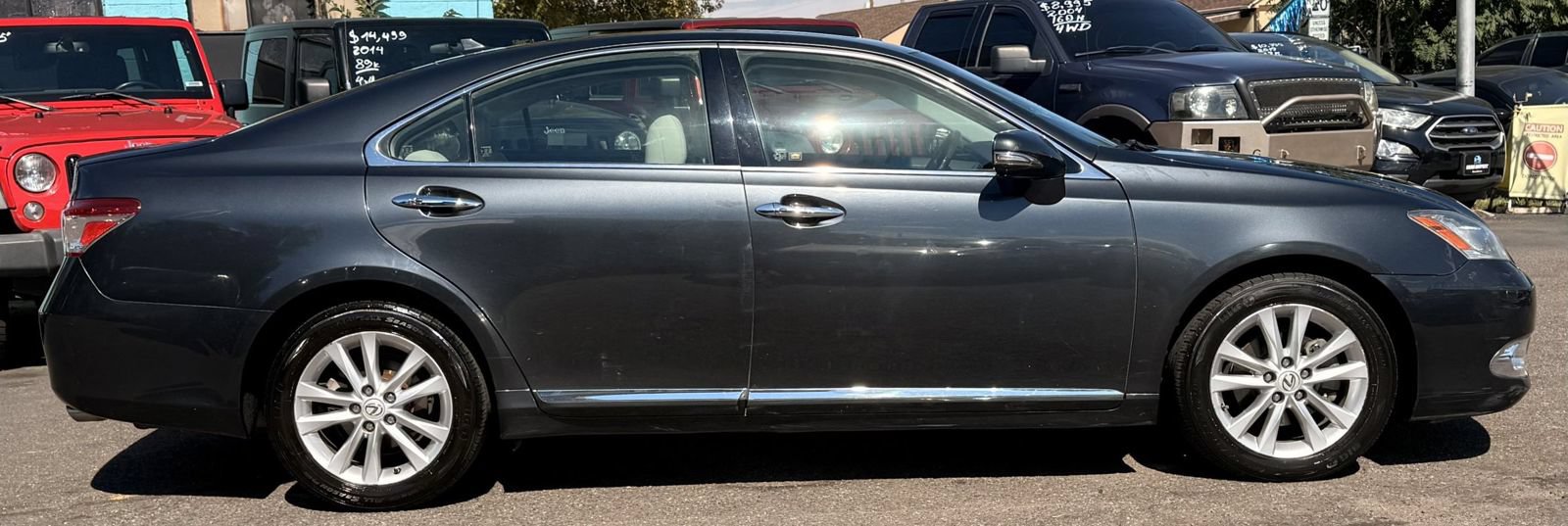 Used 2011 Lexus ES 350 w/ Preferred Accessory Package FWD image 2