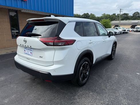 Used 2024 Nissan Rogue SV FWD image 7