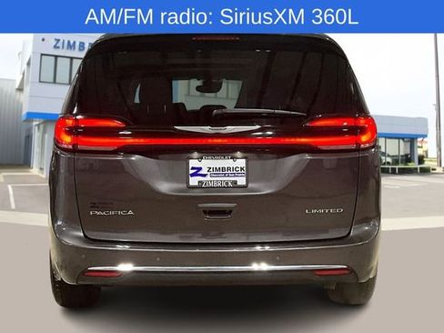 Used 2023 Chrysler Pacifica Limited image 9