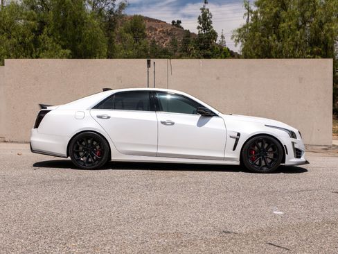Used 2019 Cadillac CTS V w/ Carbon Fiber Package RWD image 4