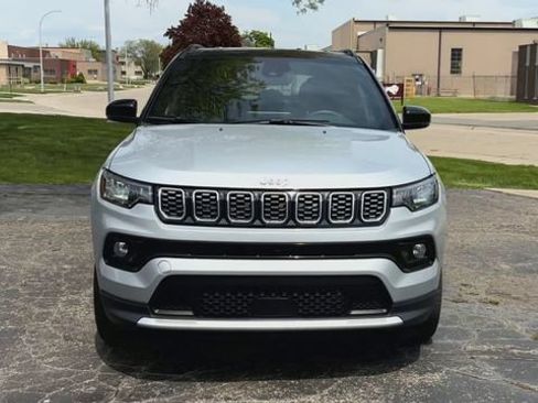 Used 2025 Jeep Compass Limited AWD/4WD image 3