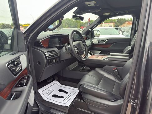 Used 2024 Lincoln Navigator Reserve AWD/4WD image 10
