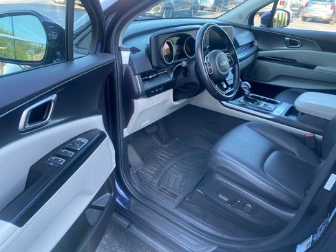 Used 2024 Kia Carnival LX FWD image 18