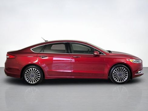 Used 2017 Ford Fusion SE w/ Fusion SE Technology Package FWD image 2