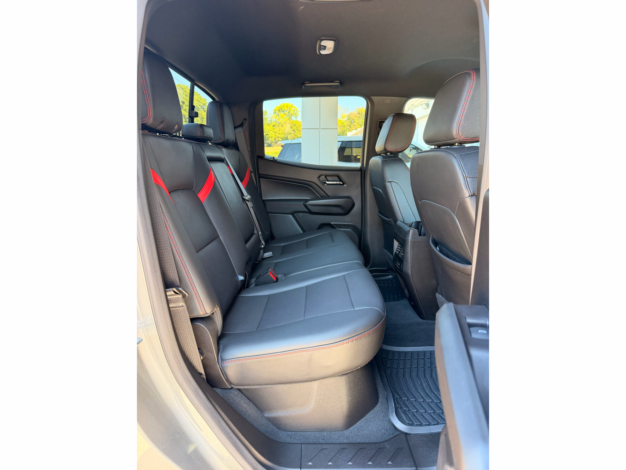 Used 2024 Chevrolet Colorado Z71 w/ Z71 Convenience Package 2 AWD/4WD image 14