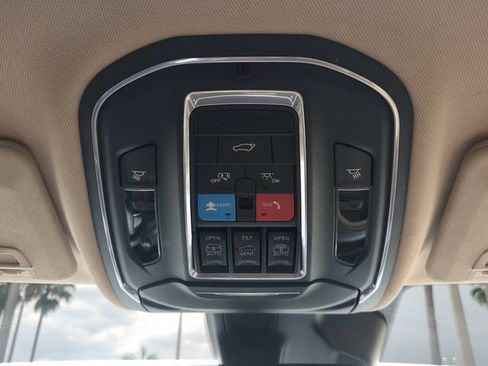 Used 2022 Jeep Grand Cherokee Limited w/ Luxury Tech Group II RWD image 25