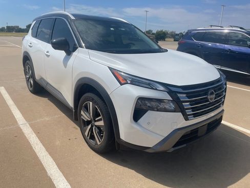 Used 2025 Nissan Rogue SL FWD image 8