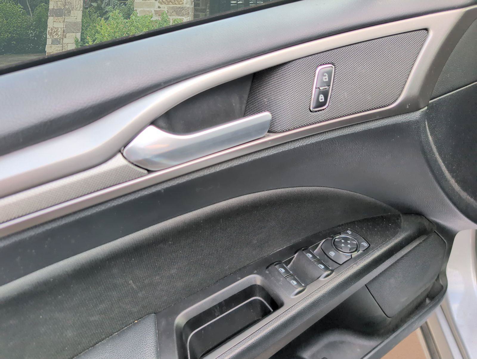Used 2017 Ford Fusion SE w/ Fusion SE Technology Package FWD image 8
