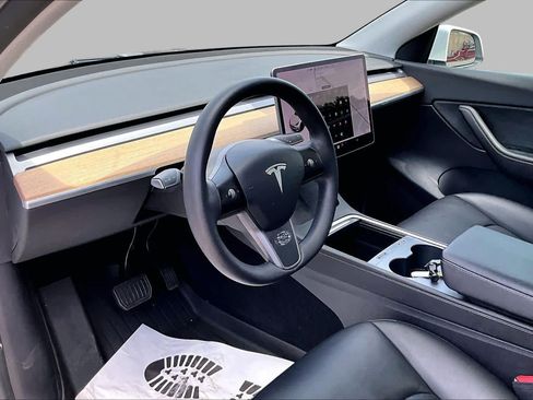 Used 2021 Tesla Model Y Long Range AWD/4WD image 16