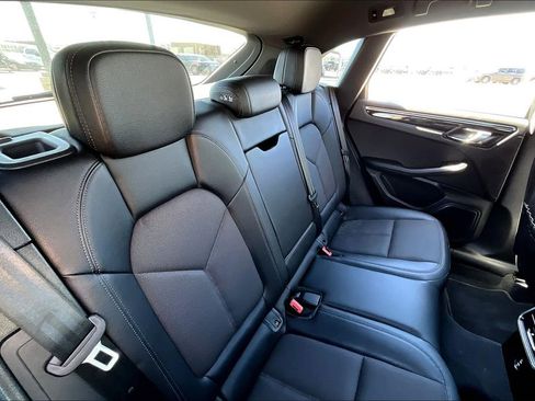 Used 2022 Porsche Macan image 39