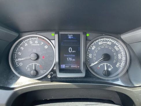 Certified 2017 Toyota Tacoma TRD Off-Road w/ Tow Package AWD/4WD image 16