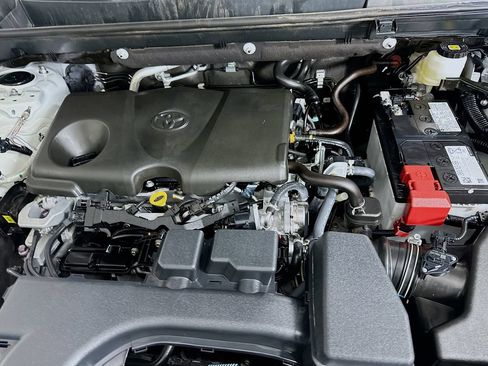 Certified 2025 Toyota RAV4 XLE FWD image 30