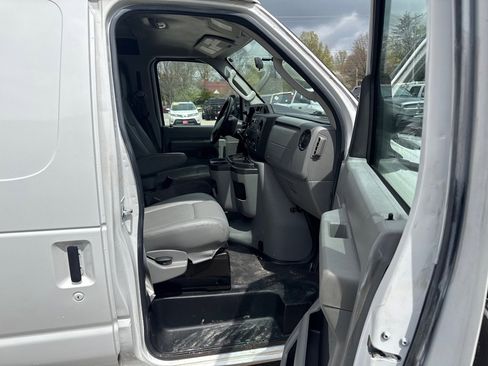 Used 2013 Ford E-250 and Econoline 250 image 10