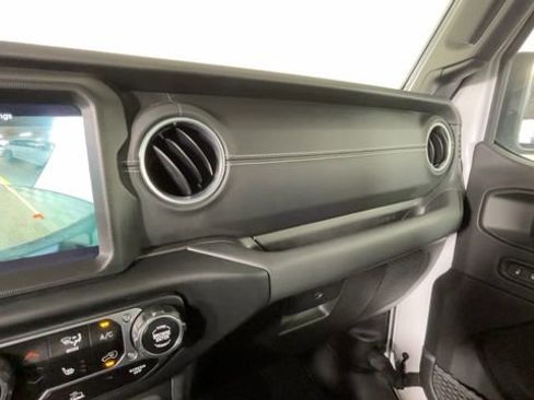 Used 2023 Jeep Wrangler Unlimited Sahara w/ Cold Weather Group AWD/4WD image 34