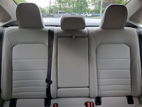 Used 2022 Volkswagen Jetta SE w/ Panoramic Sunroof Package FWD image 19