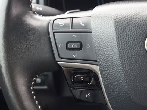 Used 2025 Toyota Camry SE FWD image 9
