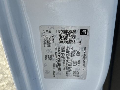 Certified 2025 Chevrolet Express 3500 LT w/ LT Preferred Equipment Group image 27