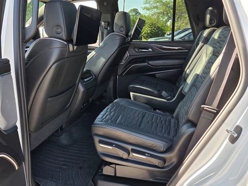 Used 2022 Cadillac Escalade Sport Platinum image 13
