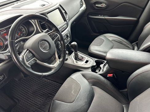 Used 2015 Jeep Cherokee Trailhawk AWD/4WD image 9