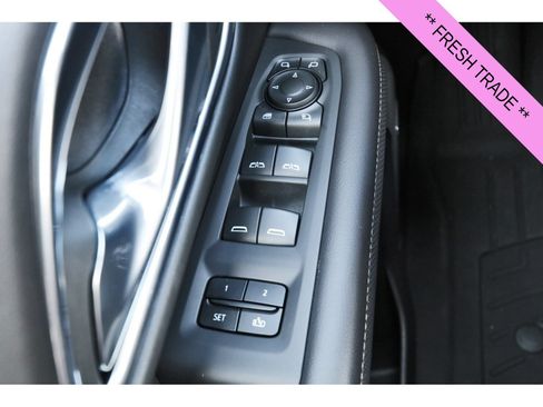 Used 2023 GMC Yukon SLT w/ SLT Luxury Package RWD image 22