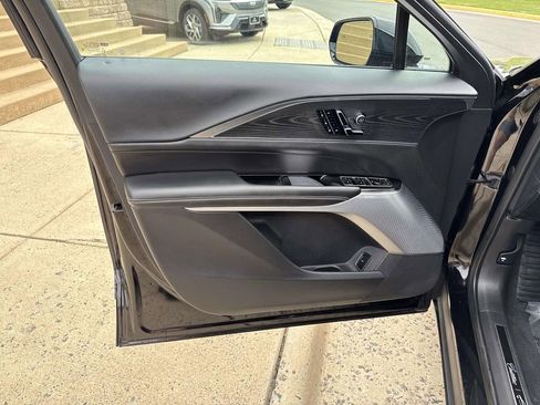 Used 2025 Cadillac Lyriq Luxury w/ LPO, Floor Liner Package AWD/4WD image 29