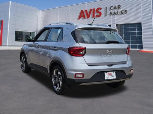 Used 2025 Hyundai Venue SEL FWD image 3