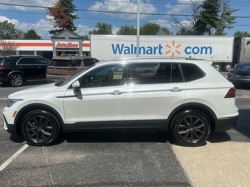 Used 2023 Volkswagen Tiguan SE AWD/4WD image 6